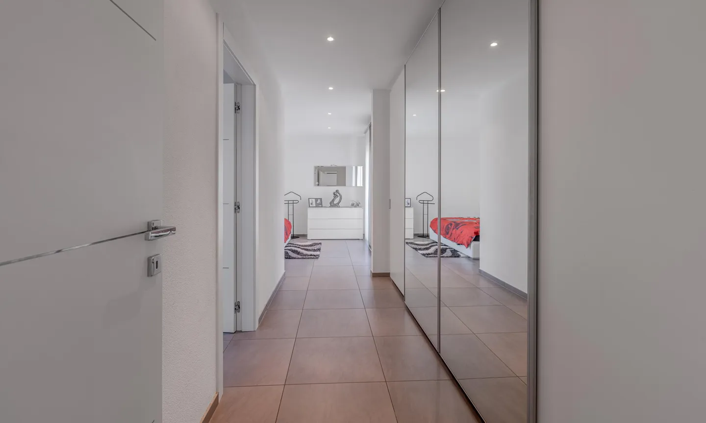 FANTASTISCHE UND GERÄUMIGE 5,5-ZIMMER-VILLA IN ARBEDO - Foto 5 von 9