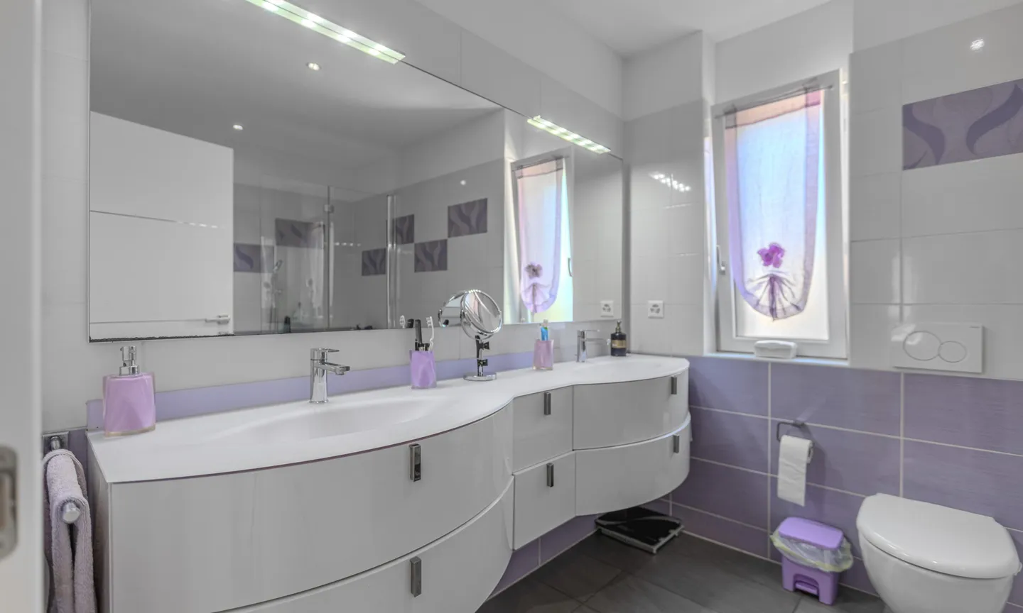 FANTASTISCHE UND GERÄUMIGE 5,5-ZIMMER-VILLA IN ARBEDO - Foto 7 von 9