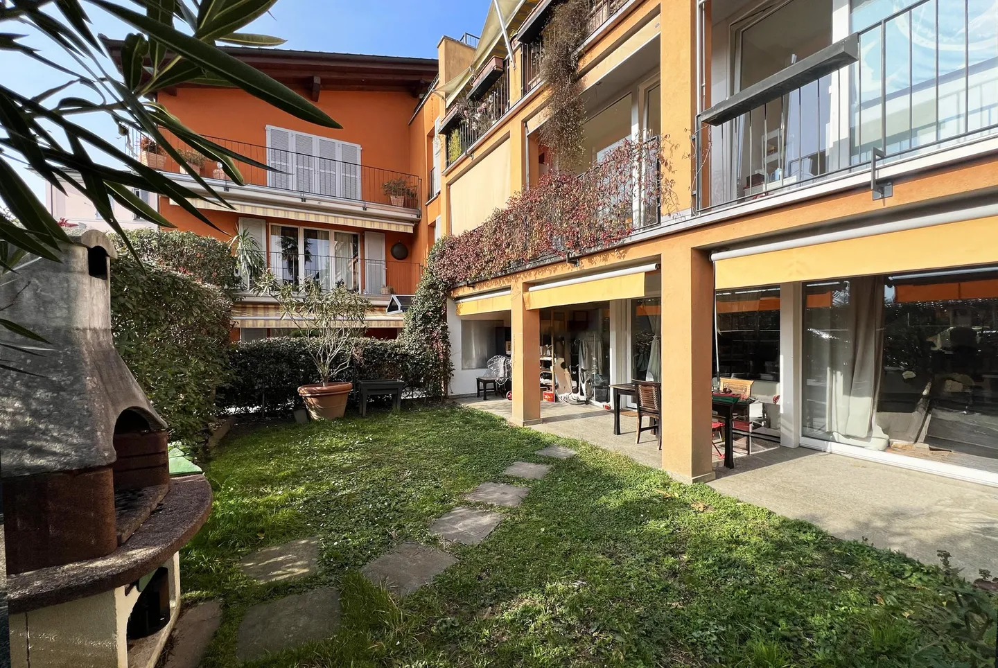 SPAZIOSO DUPLEX 3.5 LOCALI CON GIARDINO PRIVATO AD AGNO - Foto 2 di 11