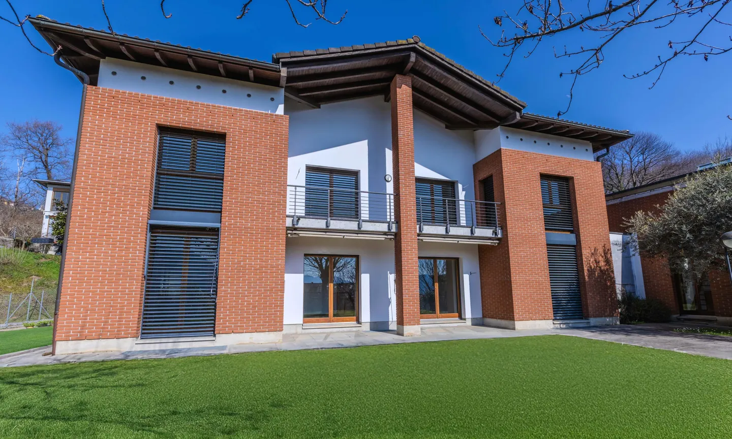 OTTIMA OCCASIONE - VILLA 6.5 LOC. DI OLTRE 300 MQ A BIOGGIO - Foto 1 di 12