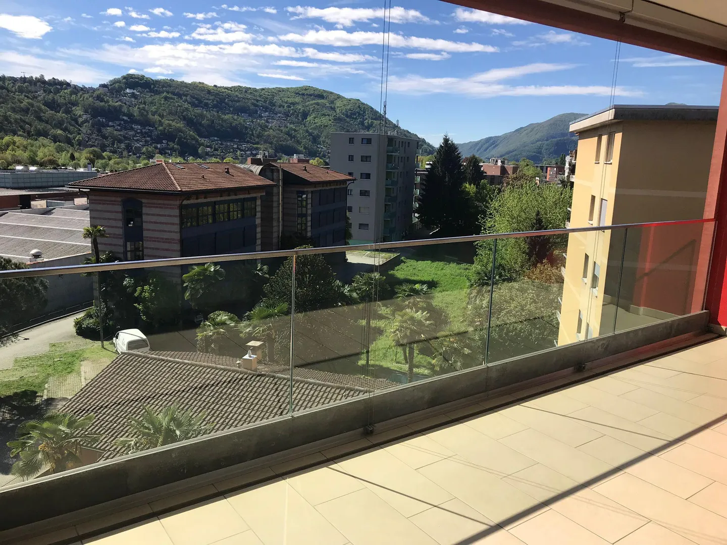 ATTICO 4.5 LOCALI CON TERRAZZA ROOFTOP DI 76 MQ AD AGNO - Foto 3 di 9