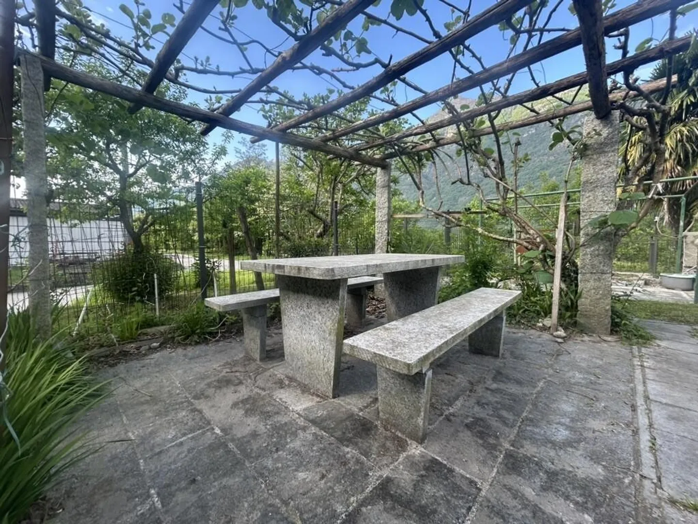 Villa Affascinante con Grande Giardino - Foto 2 di 9