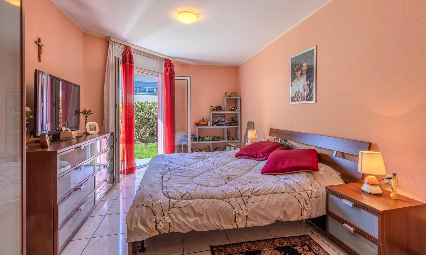 BELLISSIMA VILLETTA DI 6.5 LOCALI CON GIARDINO A CONTONE - Foto 6 di 9
