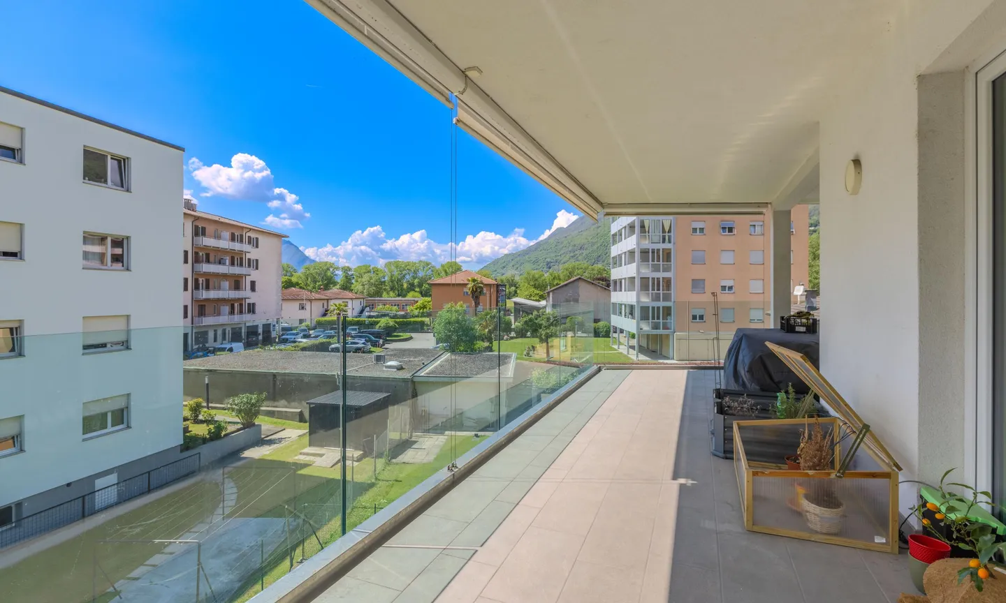 SCHÖNE 4.5 ZIMMER MIT TERRASSE IN BELLINZONA - Foto 2 von 9