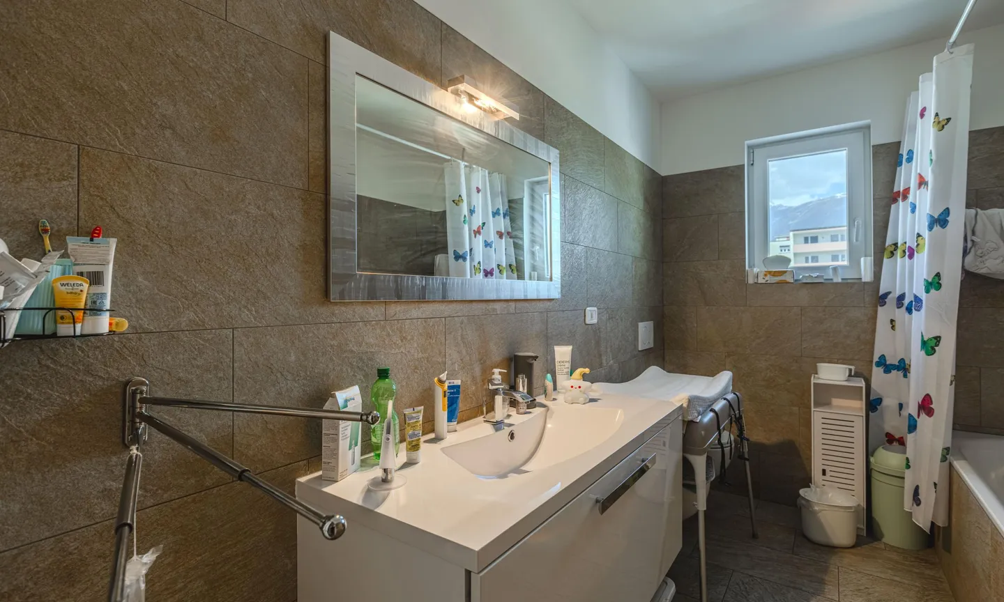 SCHÖNE 4.5 ZIMMER MIT TERRASSE IN BELLINZONA - Foto 4 von 9