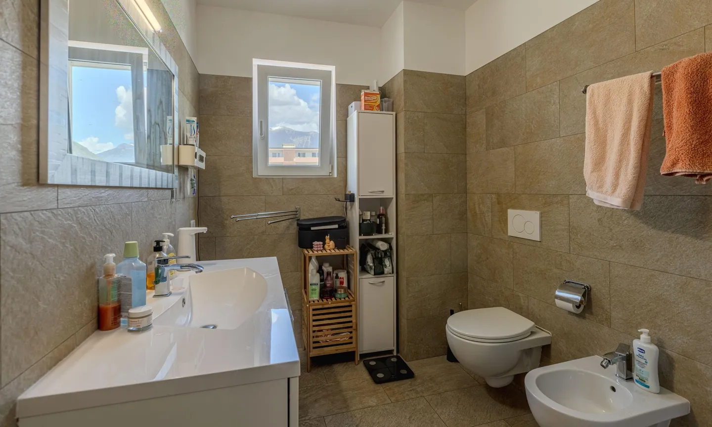 SCHÖNE 4.5 ZIMMER MIT TERRASSE IN BELLINZONA - Foto 8 von 9