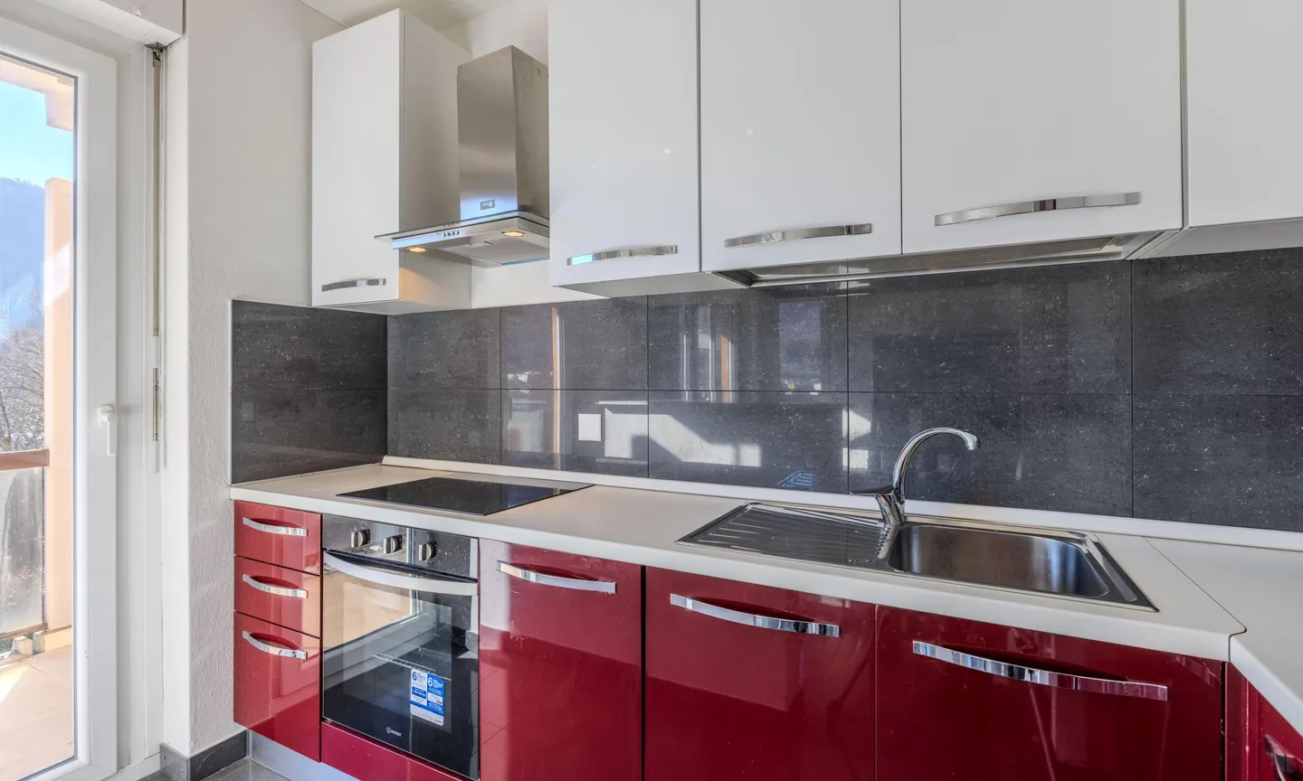 SPACIOUS 3.5 ROOMS RENOVATED WITH TERRACE IN TAVERNE - Photo 4 of 9
