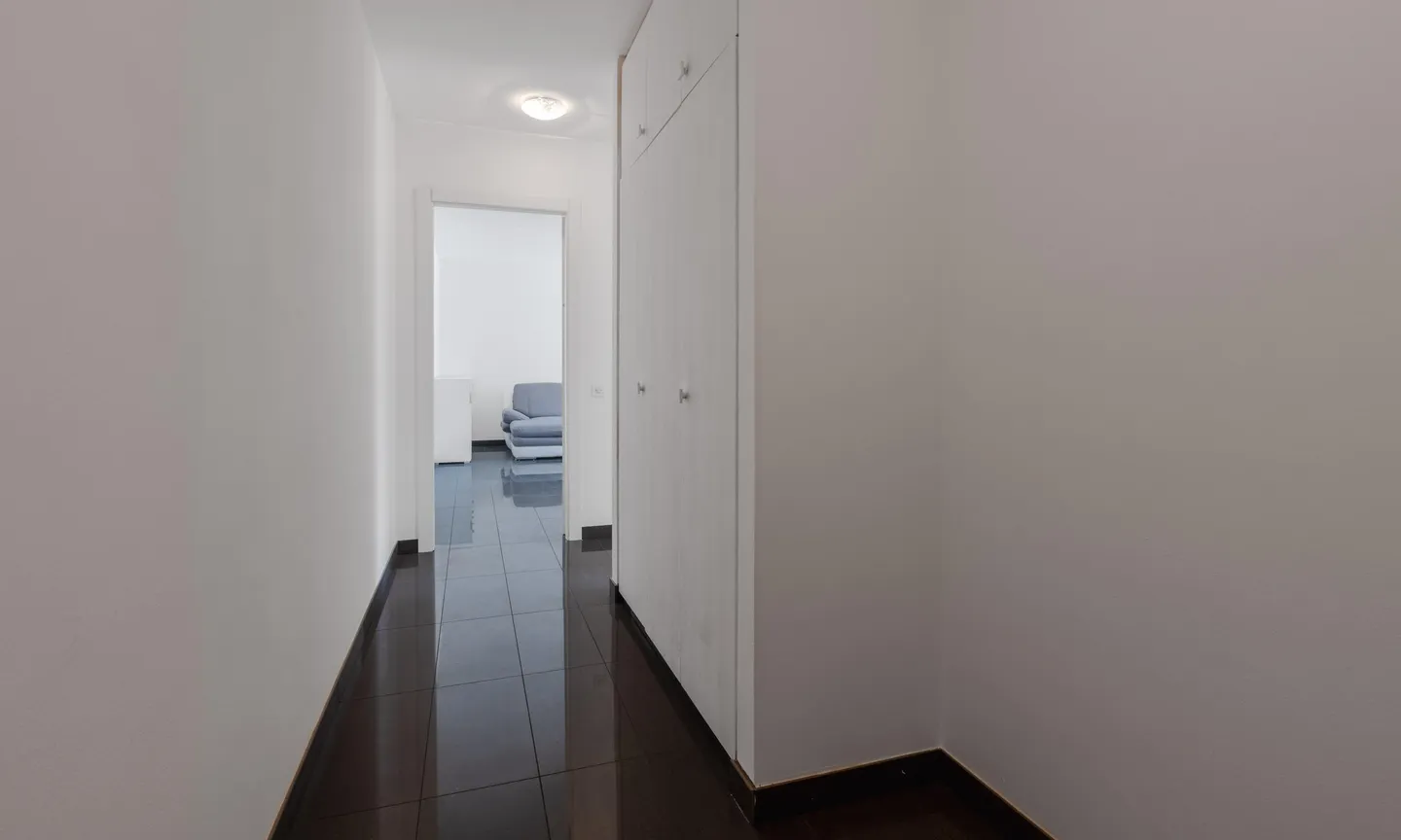 SPACIOUS 3.5 ROOMS RENOVATED WITH TERRACE IN TAVERNE - Photo 5 of 9