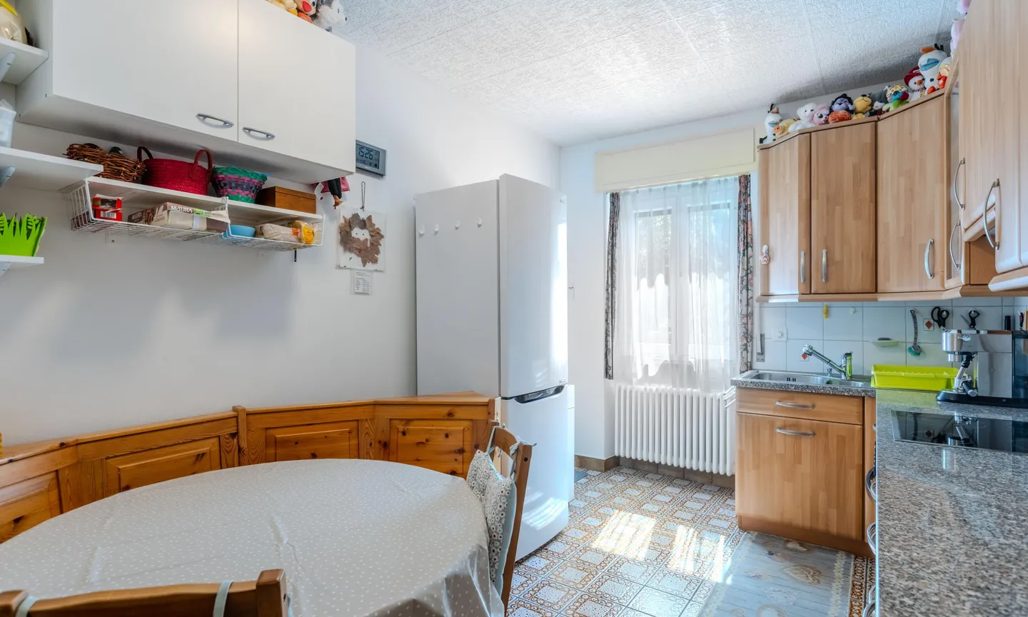 COMFORTABLE 4.5 ROOM HOUSE RENOVATED IN CADENAZZO - Photo 4 of 9