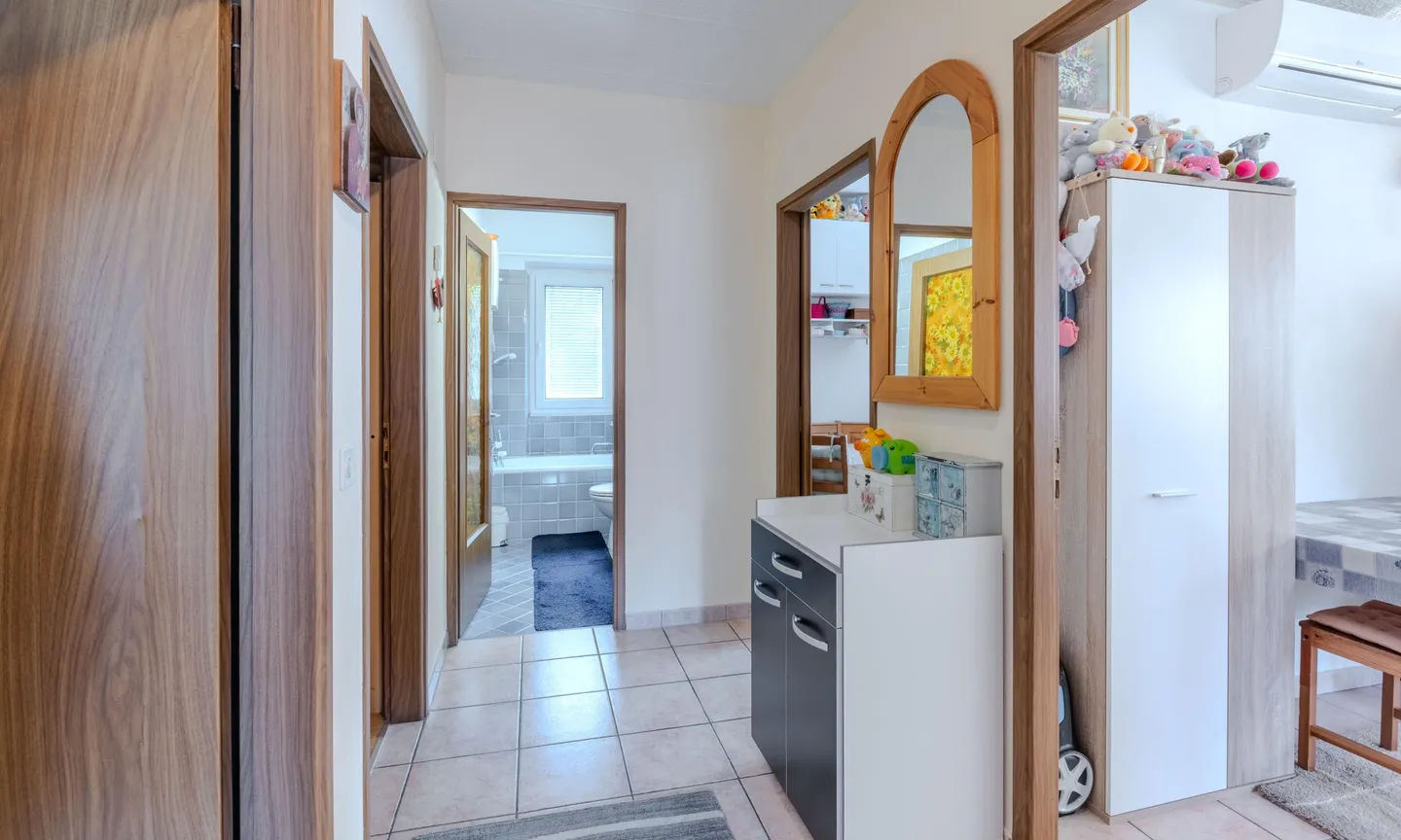 COMFORTABLE 4.5 ROOM HOUSE RENOVATED IN CADENAZZO - Photo 5 of 9
