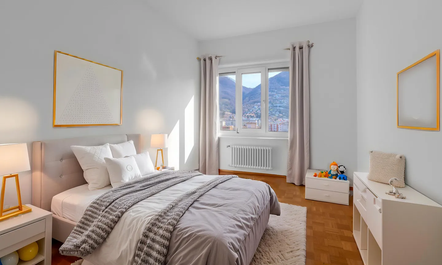 GERÄUMIGES 4.5 MIT OFFENEM BLICK IM ZENTRALEN LUGANO - Foto 8 von 11