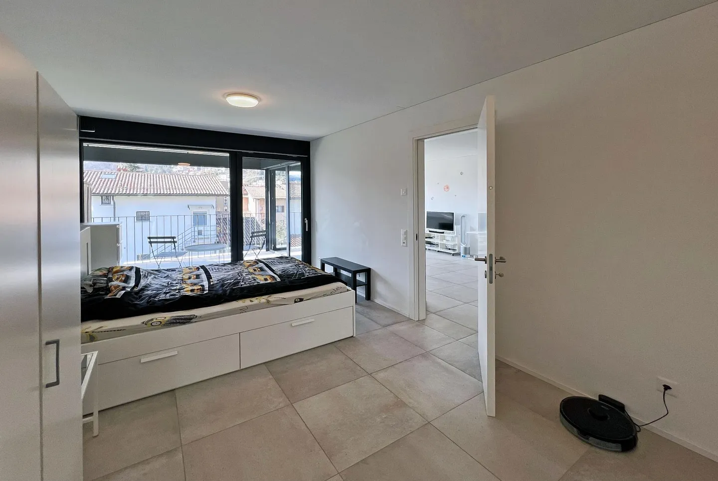 SPACIOUS AND MODERN 2.5 ROOMS WITH TERRACE IN AGNO - Photo 5 of 9