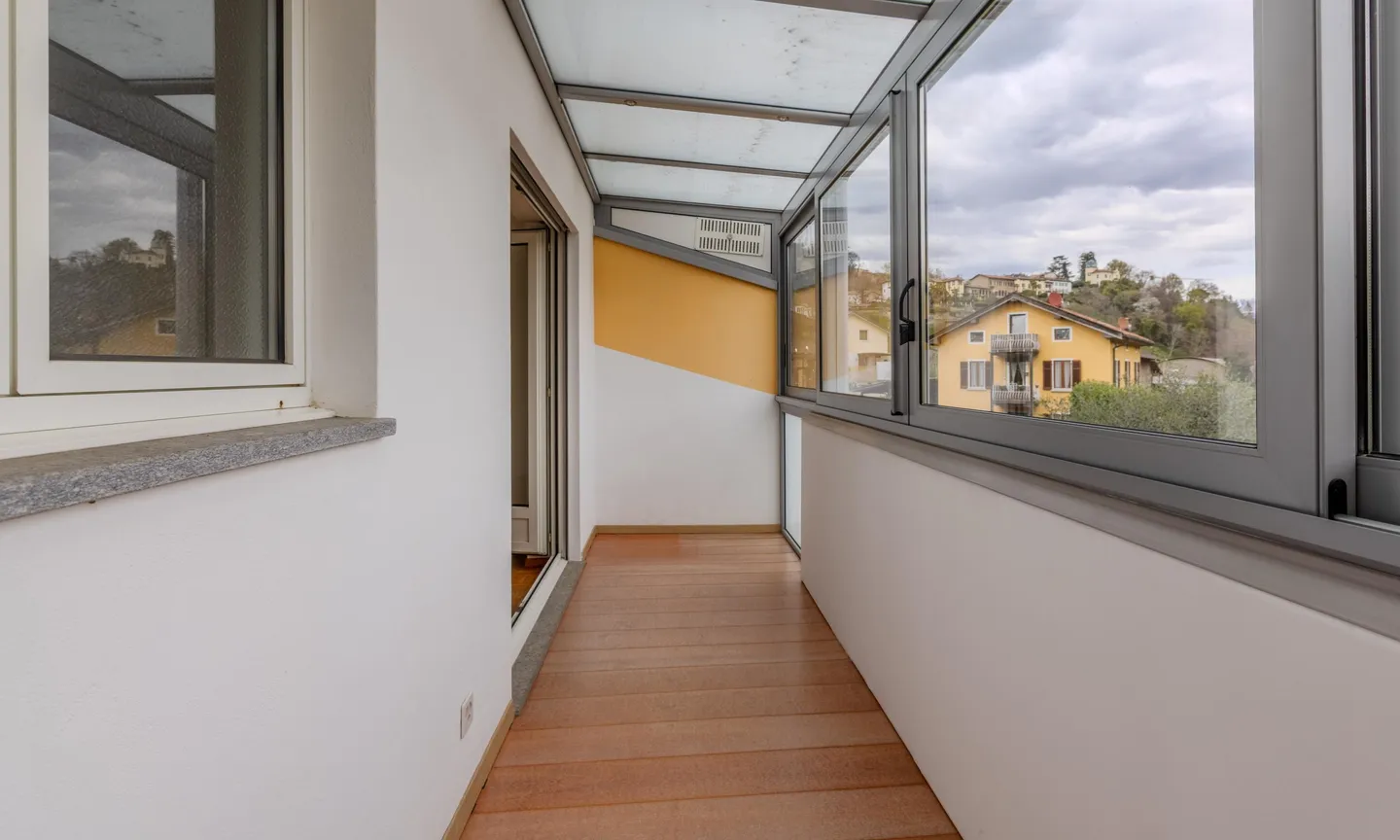 AFFAIRE - VILLA MITOYENNE 4.5 AVEC JARDIN À MUZZANO - Photo 5 sur 12
