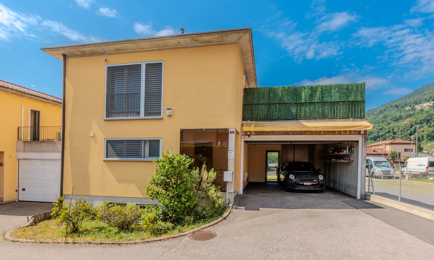 VILLETTA 5.5 LOCALI CON GRANDE GIARDINO PRIVATO A BIOGGIO - Foto 9 di 12