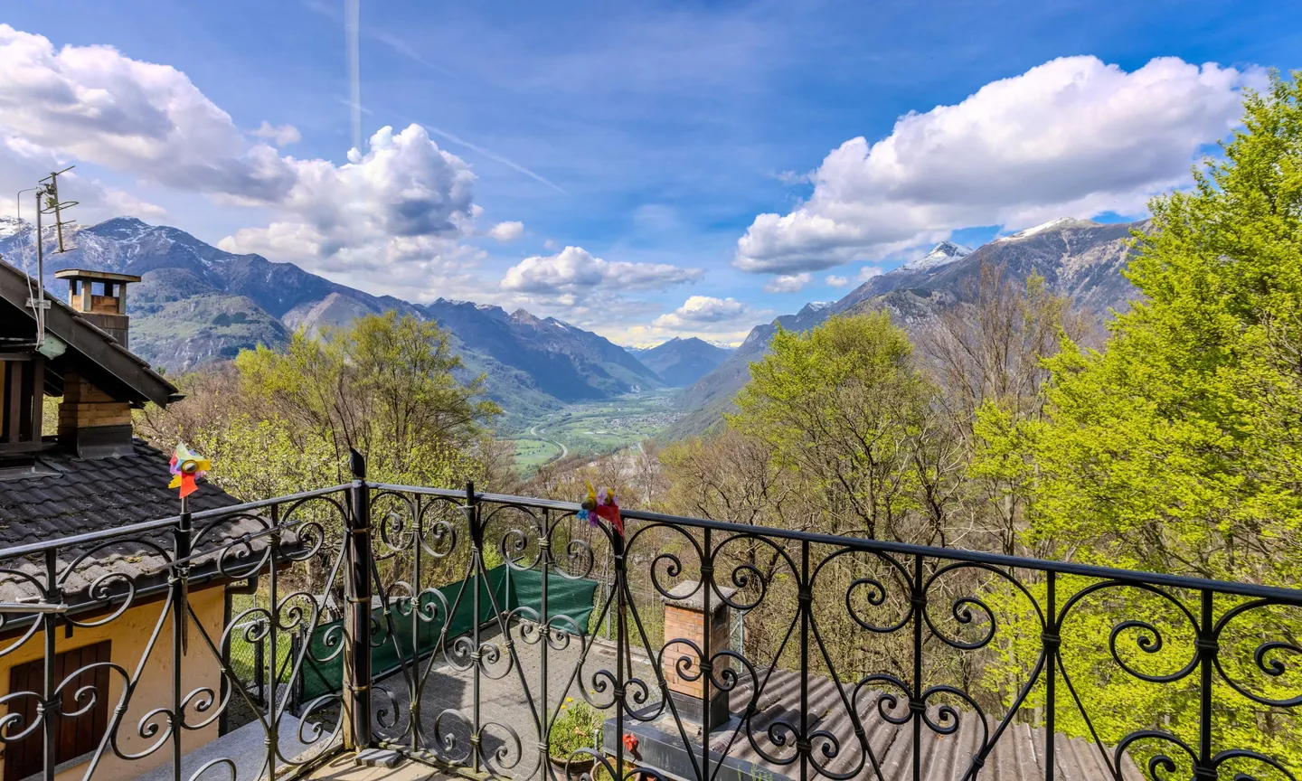 Characteristic Farmhouse with Stunning Open View in Arbedo - Photo 3 of 9
