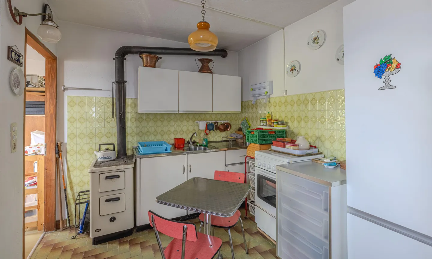 ZWEITWOHNUNG - 2 BAUERNHÄUSER MIT EINZIGARTIGEM BLICK IN ARBEDO - Foto 3 von 9