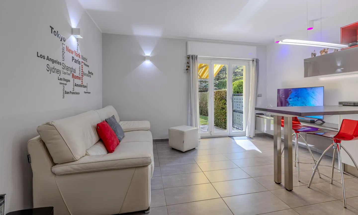 3.5 ROOMS COMPLETELY RENOVATED WITH GARDEN IN CIONA - Photo 4 of 9