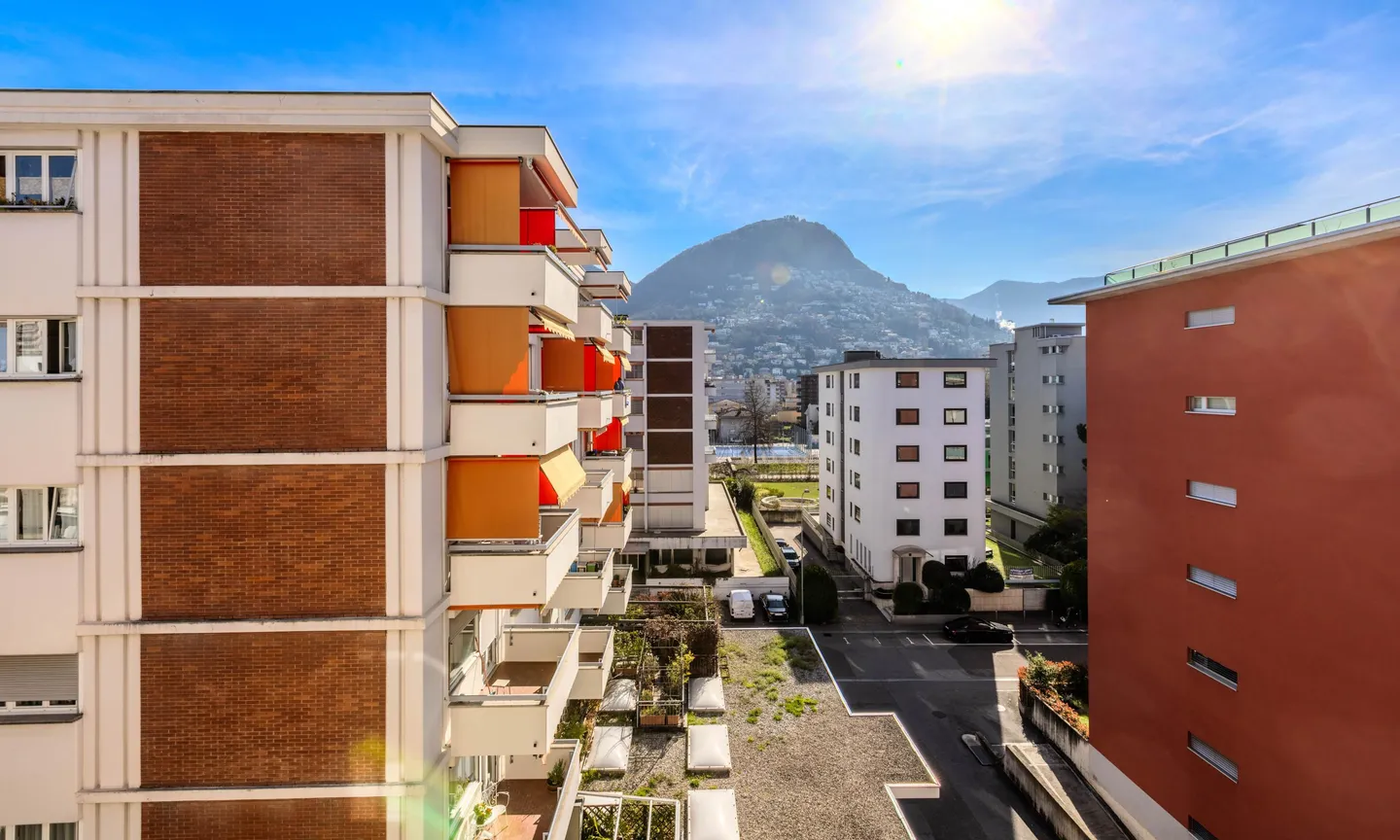 APPARTEMENT LUMINEUX 3.5 PIÈCES AVEC TERRASSE À LUGANO - Photo 3 sur 10