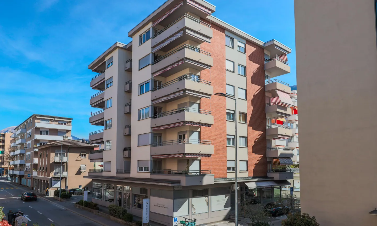 APPARTEMENT LUMINEUX 3.5 PIÈCES AVEC TERRASSE À LUGANO - Photo 9 sur 10