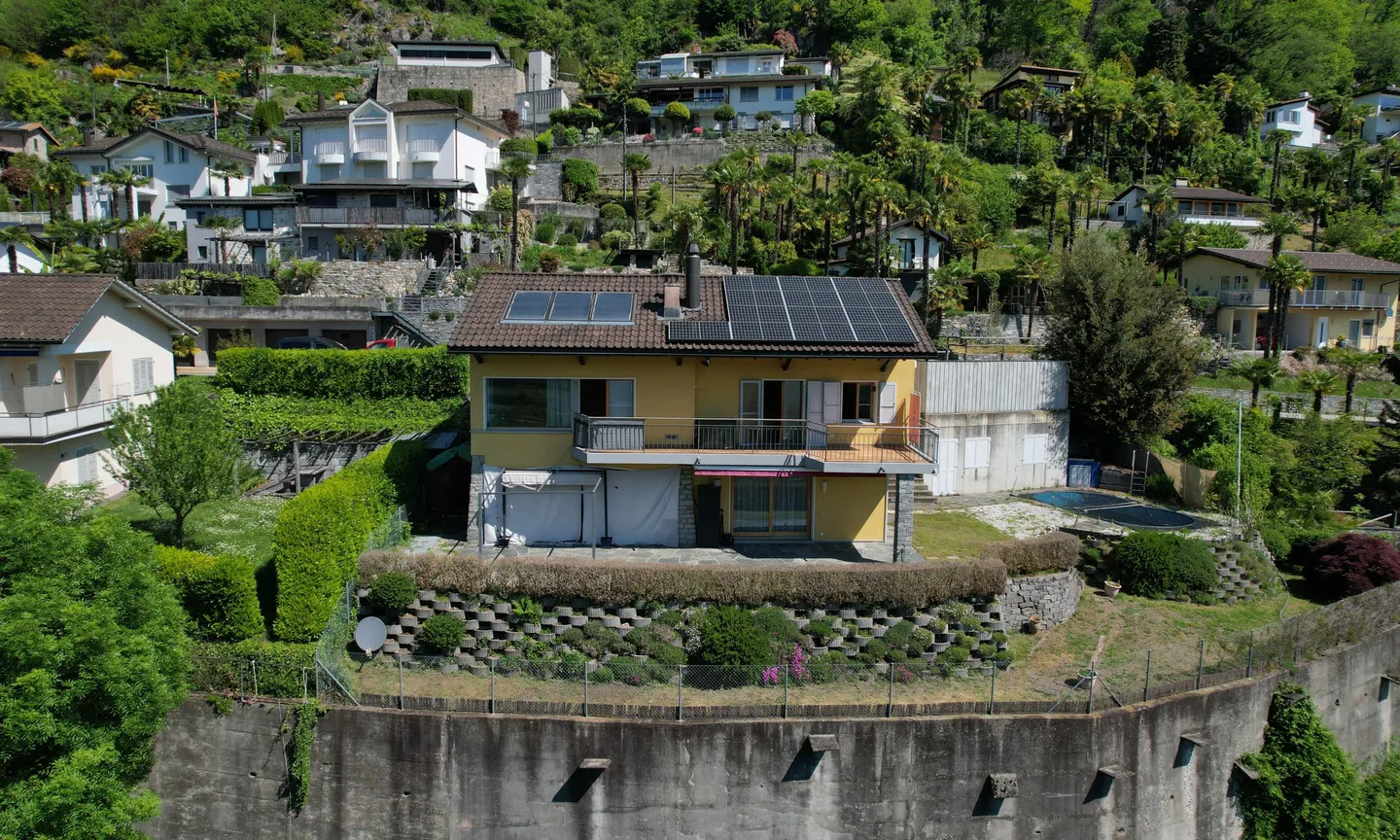 SUPERBE VILLA AVEC VUE PANORAMIQUE SUR LE LAC À AGARONE-CUGNASCO - Photo 9 sur 9