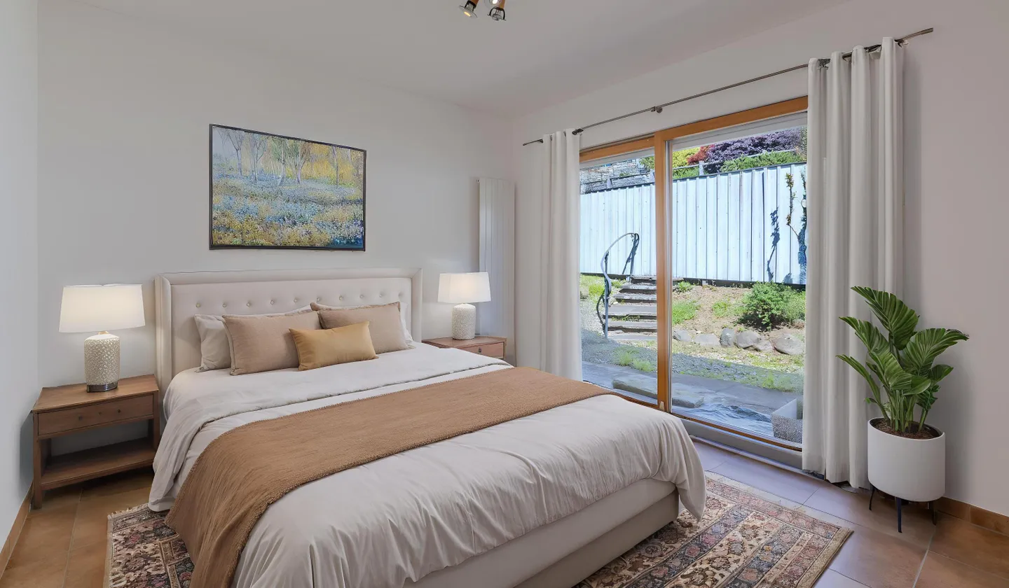 STUNNING VILLA WITH PANORAMIC LAKE VIEW IN AGARONE-CUGNASCO - Photo 8 of 9