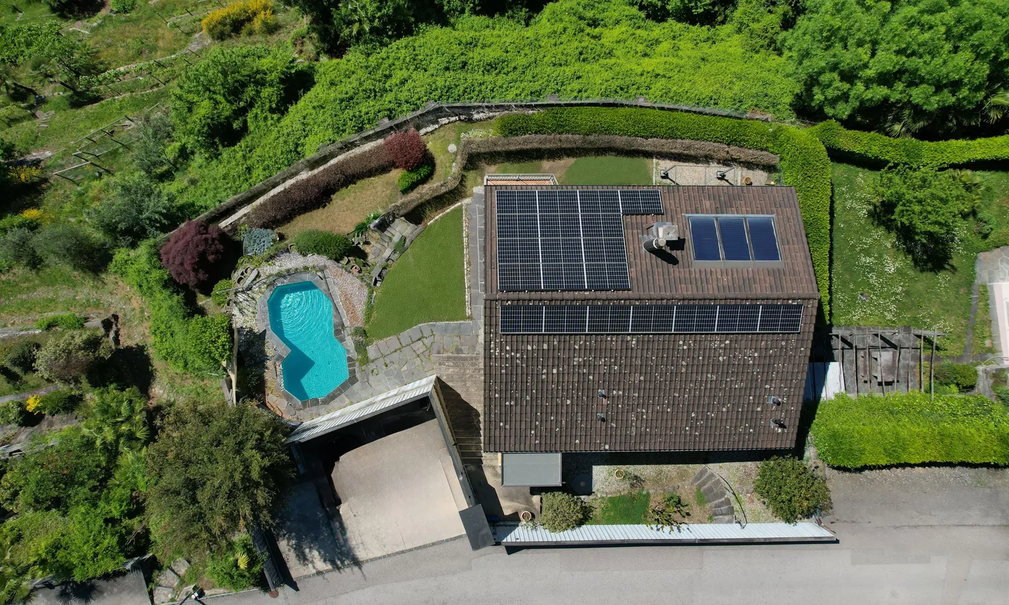 STUNNING VILLA WITH PANORAMIC LAKE VIEW IN AGARONE-CUGNASCO - Photo 9 of 9