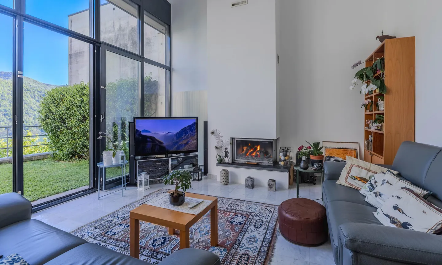 MODERNE VILLA MIT 5.5 ZIMMERN UND SEEBLICK IN VICO MORCOTE - Foto 3 von 9