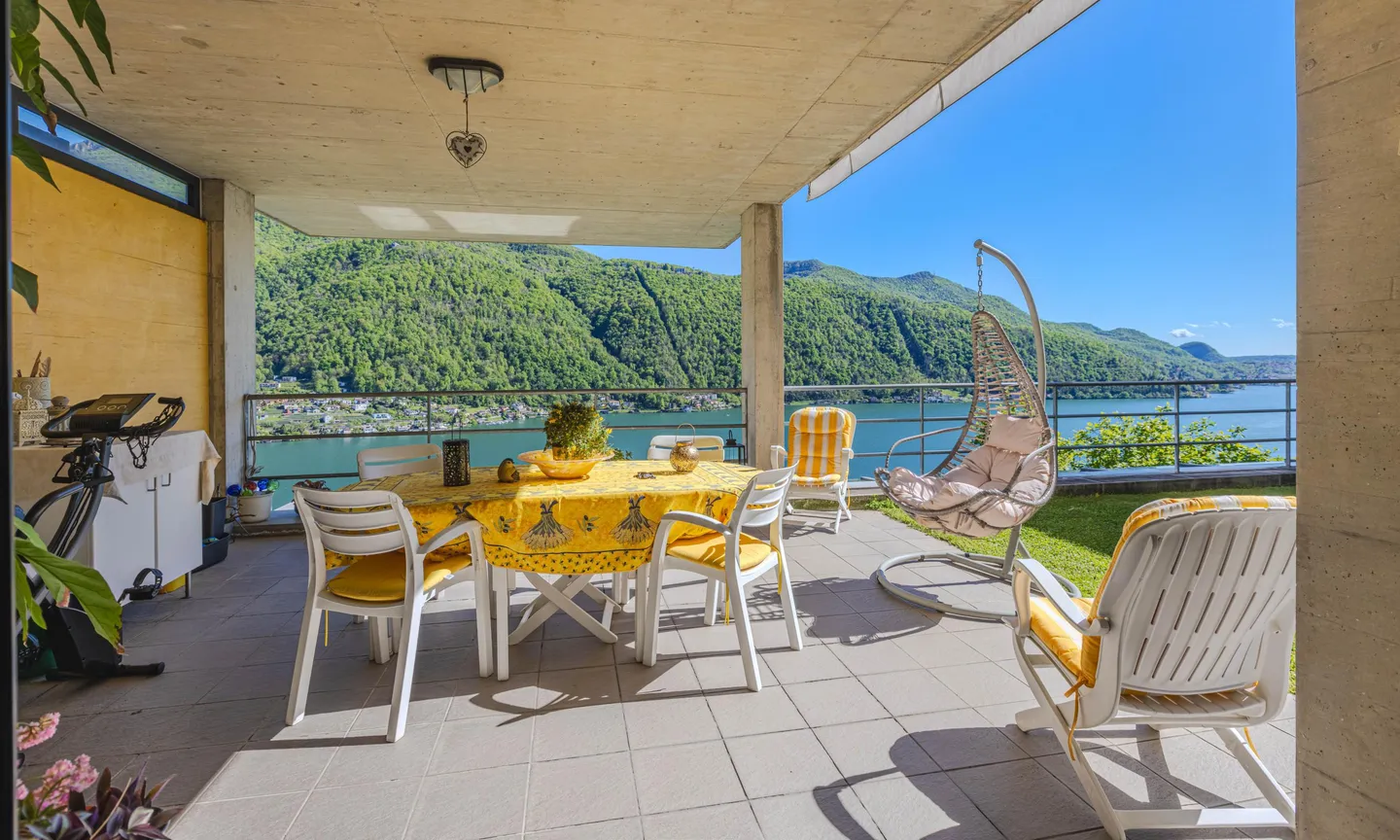 MODERNE VILLA MIT 5.5 ZIMMERN UND SEEBLICK IN VICO MORCOTE - Foto 1 von 9
