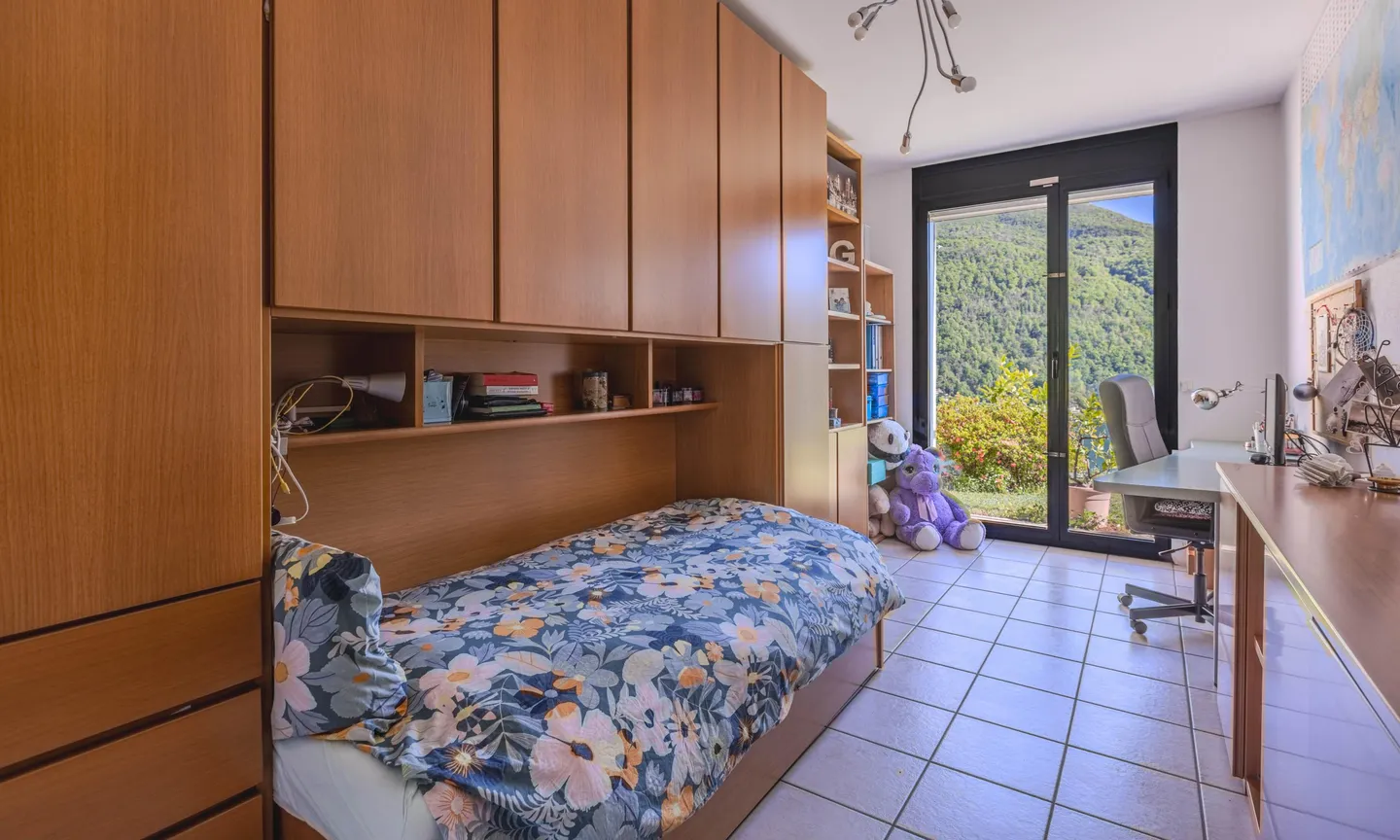 MODERNE VILLA MIT 5.5 ZIMMERN UND SEEBLICK IN VICO MORCOTE - Foto 6 von 9