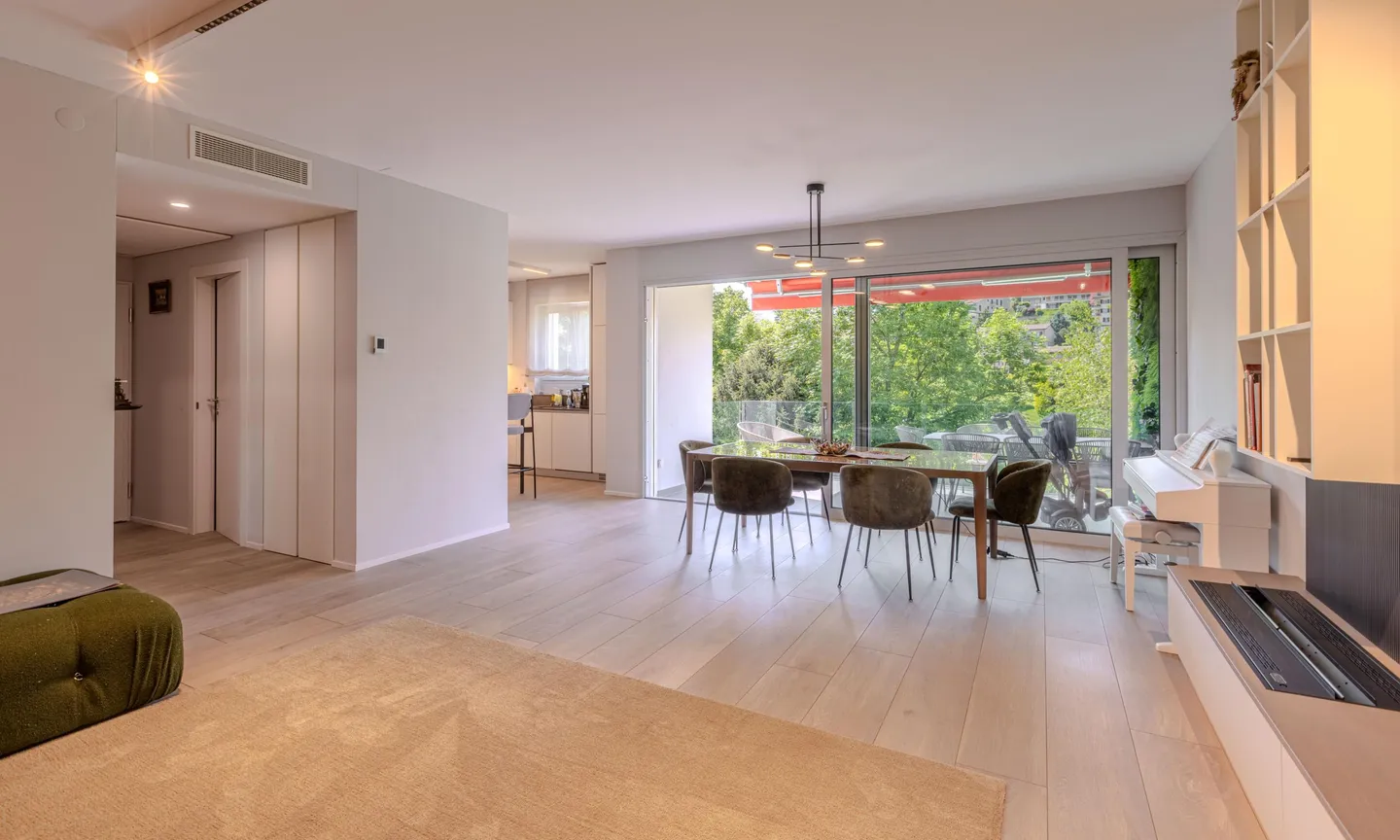 HELL UND MODERN 4.5 ZIMMER IN EINER WOHNGEGEND IN LUGANO - Foto 1 von 9