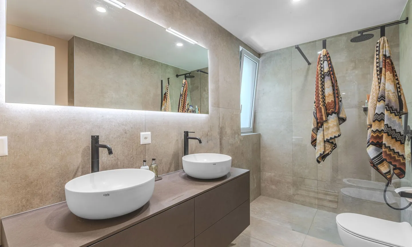 HELL UND MODERN 4.5 ZIMMER IN EINER WOHNGEGEND IN LUGANO - Foto 6 von 9