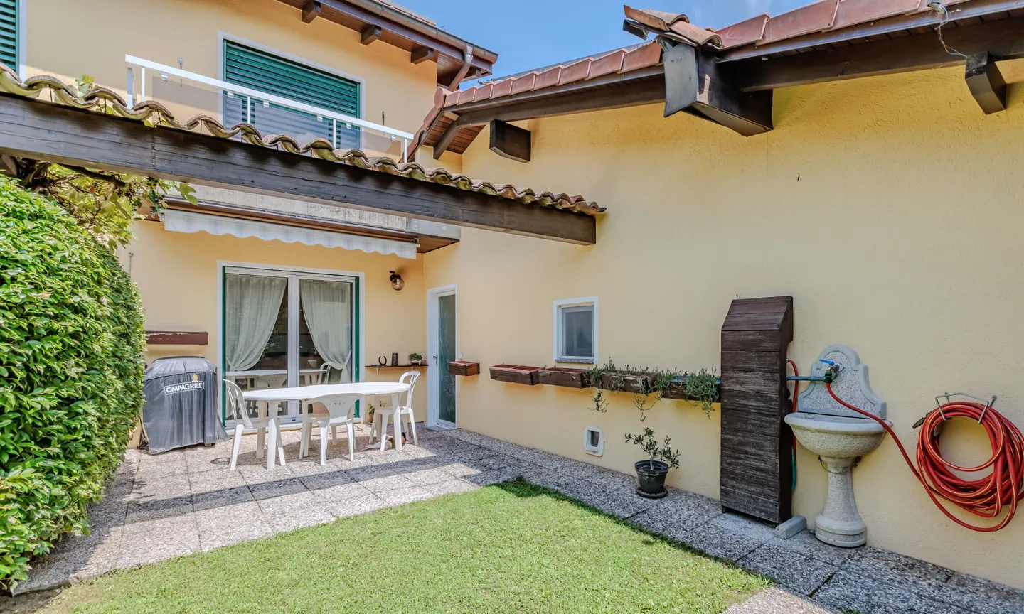 VILLA 4.5 LOC. IN BIOEDILIZA CON GIARDINO A RIVA SAN VITALE - Foto 6 di 9