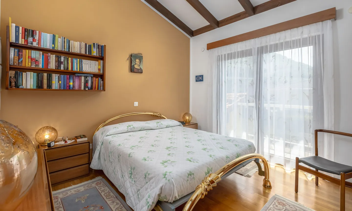 VILLA 4.5 LOC. IN BIOEDILIZA CON GIARDINO A RIVA SAN VITALE - Foto 7 di 9