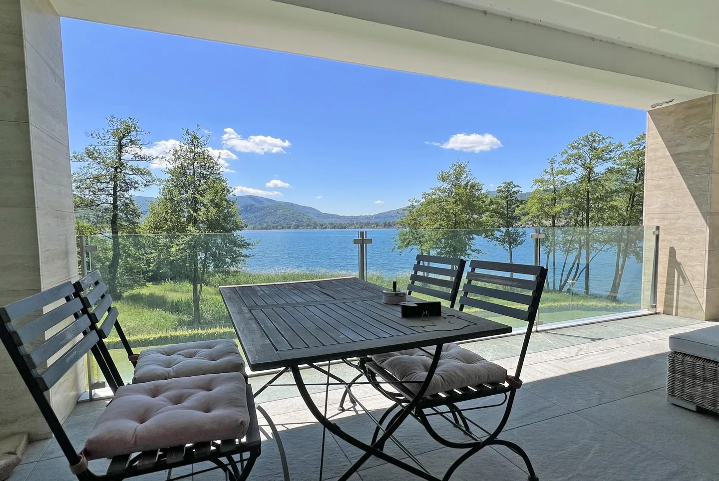 Exclusive 4.5 Rooms with Terrace Facing the Lake in Muzzano - Photo 2 of 9