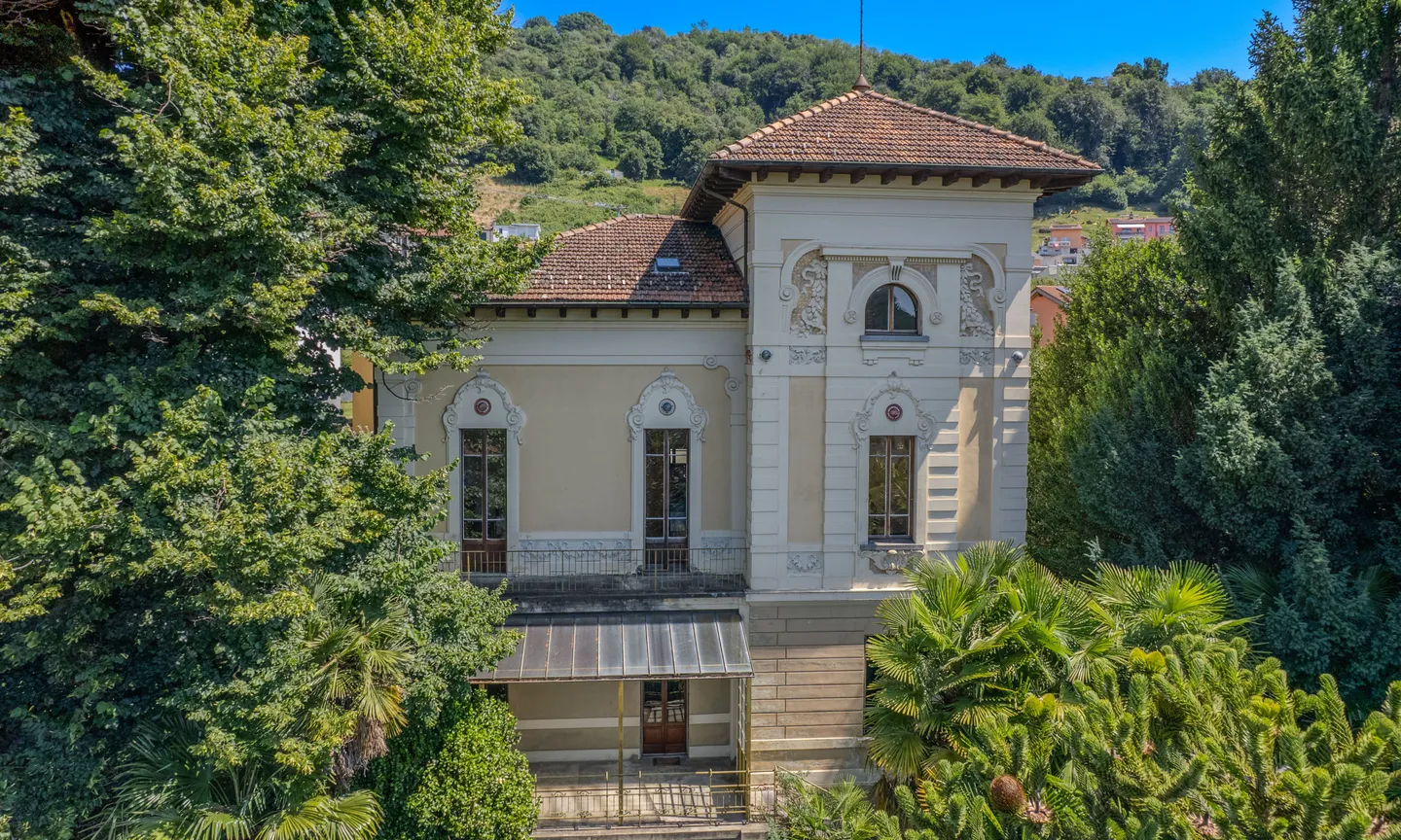 HISTORIC LIBERTY VILLA WITH BUILDABLE LAND IN TESSERETE - Photo 1 of 13