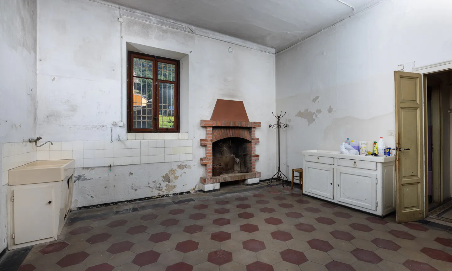VILLA LIBERTY DEL 1911 CON TERRENO EDIFICABILE A TESSERETE - Foto 4 di 13