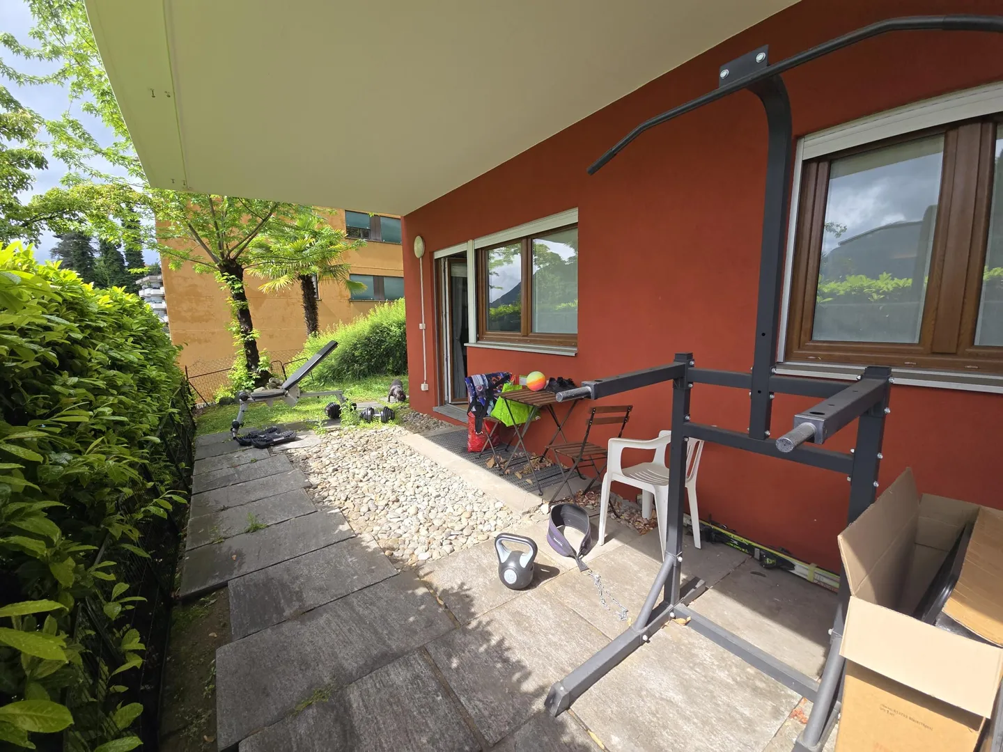 SPAZIOSO 2.5 LOCALI MODERNO CON GIARDINETTO A LUGANO - Foto 2 di 9