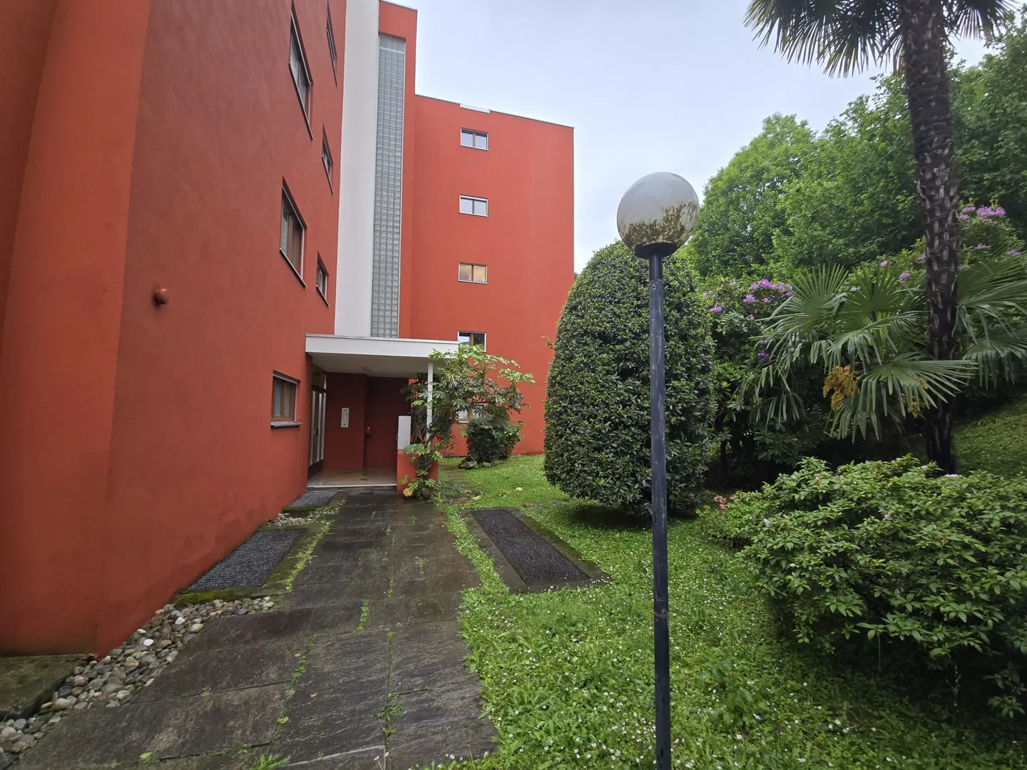 SPAZIOSO 2.5 LOCALI MODERNO CON GIARDINETTO A LUGANO - Foto 9 di 9