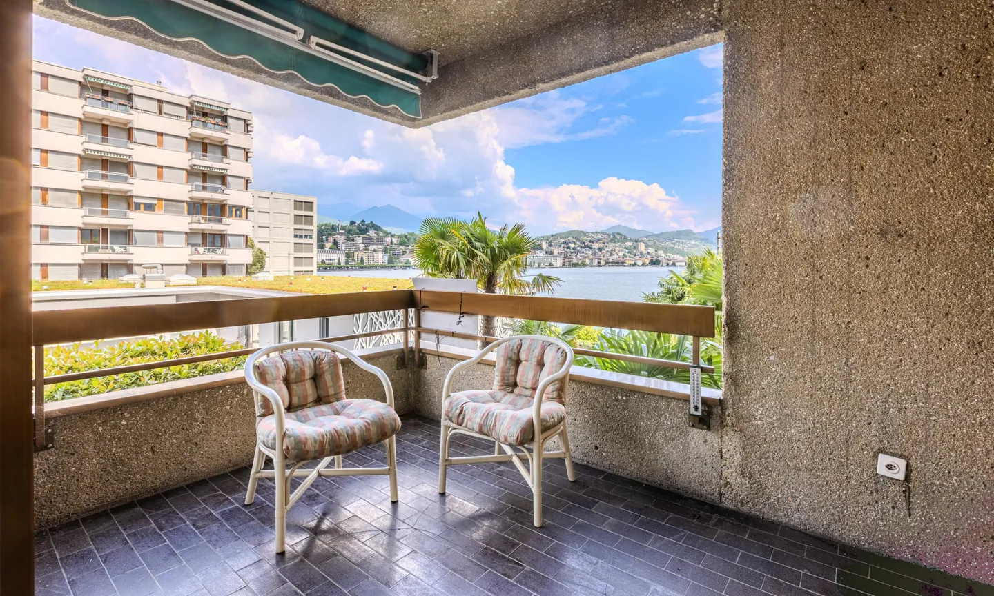 STUPENDO 3.5 LOCALI FRONTE LAGO A LUGANO PARADISO - Foto 2 di 9