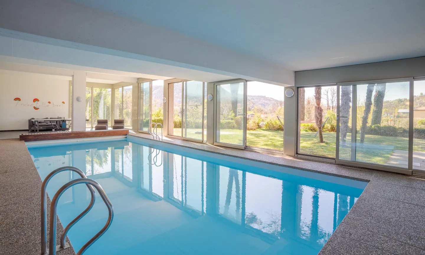 VILLA DI 6.5 LOCALI CON PISCINA INTERNA A NOVAZZANO - Foto 6 di 10