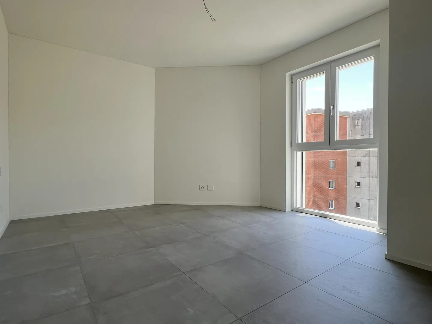 ZU VERMIETEN NEUE 3.5 ZIMMER MIT AUSSICHT IN MORBIO INFERIORE - Foto 2 von 6