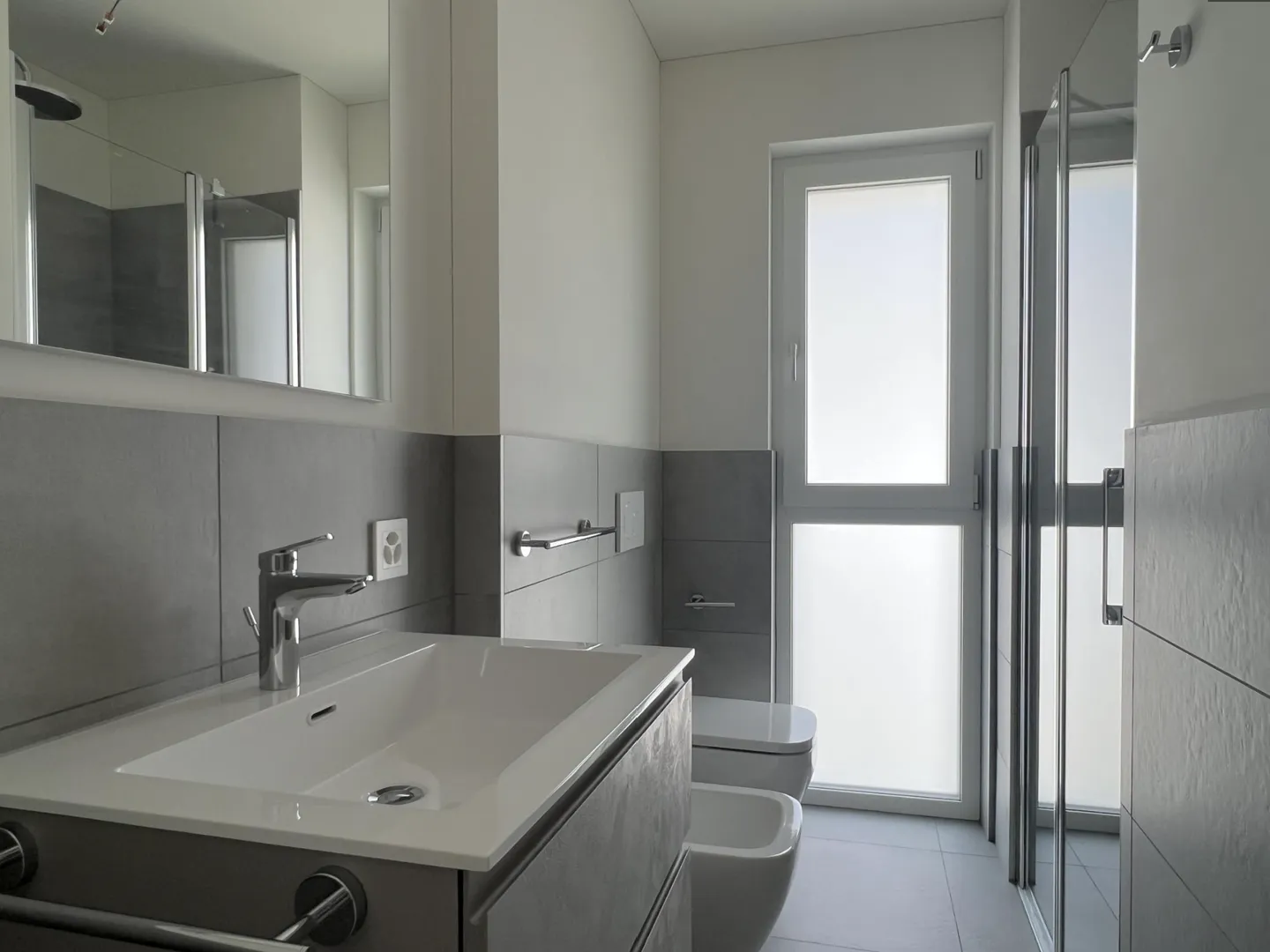ZU VERMIETEN NEUE 3.5 ZIMMER MIT AUSSICHT IN MORBIO INFERIORE - Foto 4 von 6