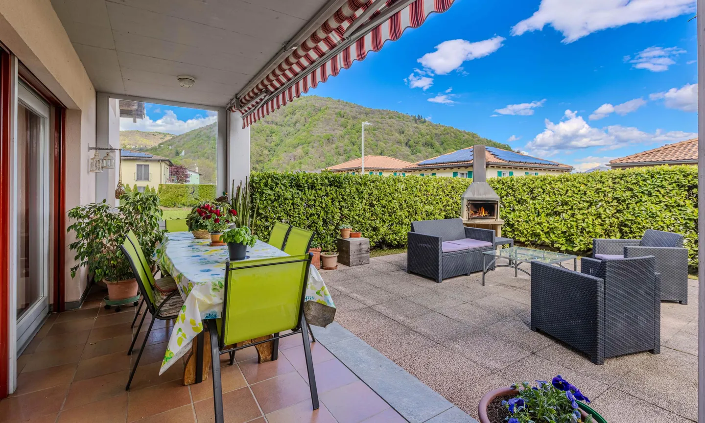 MODERNA VILLETTA BIFAMILIARE 8.5 LOCALI CON GIARDINO A PURA - Foto 2 di 9