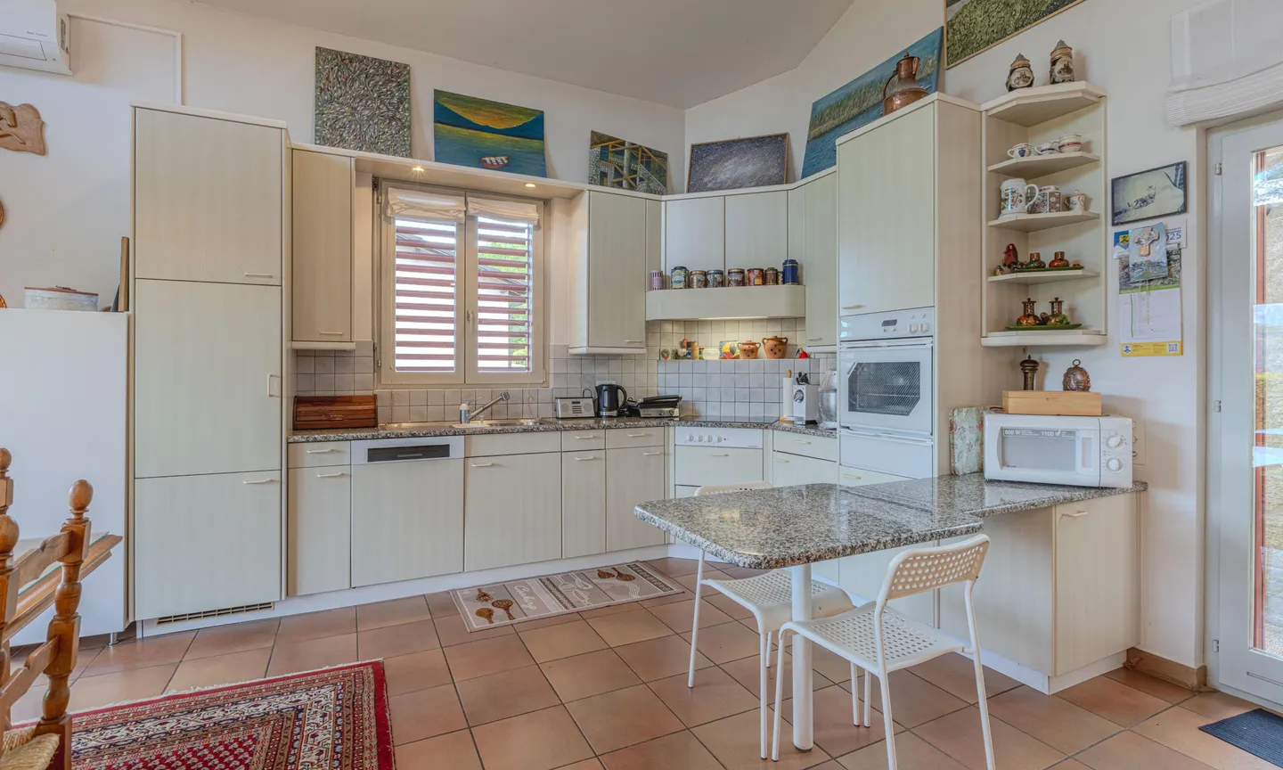 MODERNA VILLETTA BIFAMILIARE 8.5 LOCALI CON GIARDINO A PURA - Foto 5 di 9