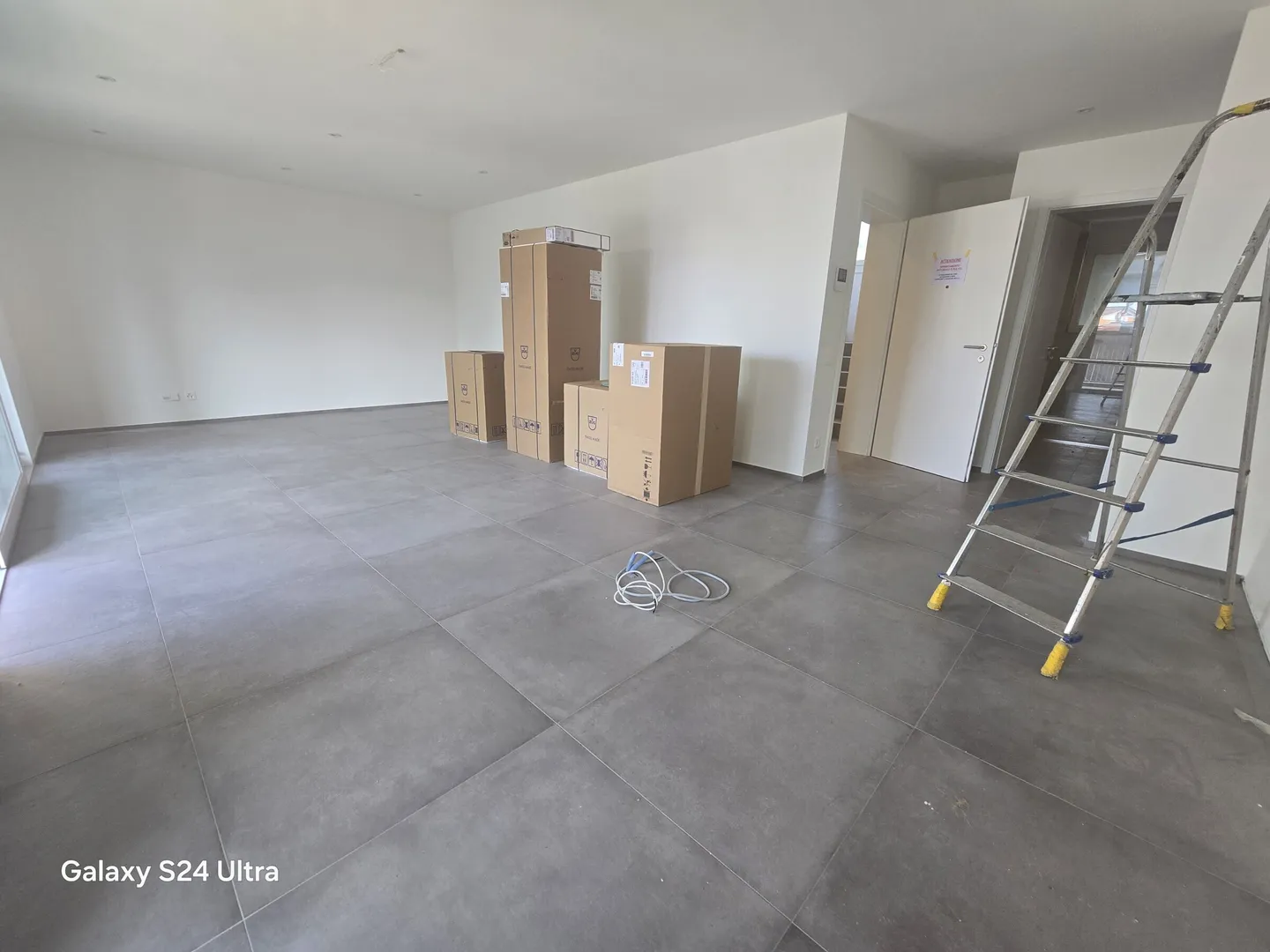 BELLISSIMO E NUOVO 3.5 LOCALI CON GRANDE TERRAZZA AD AGNO - Foto 7 di 9