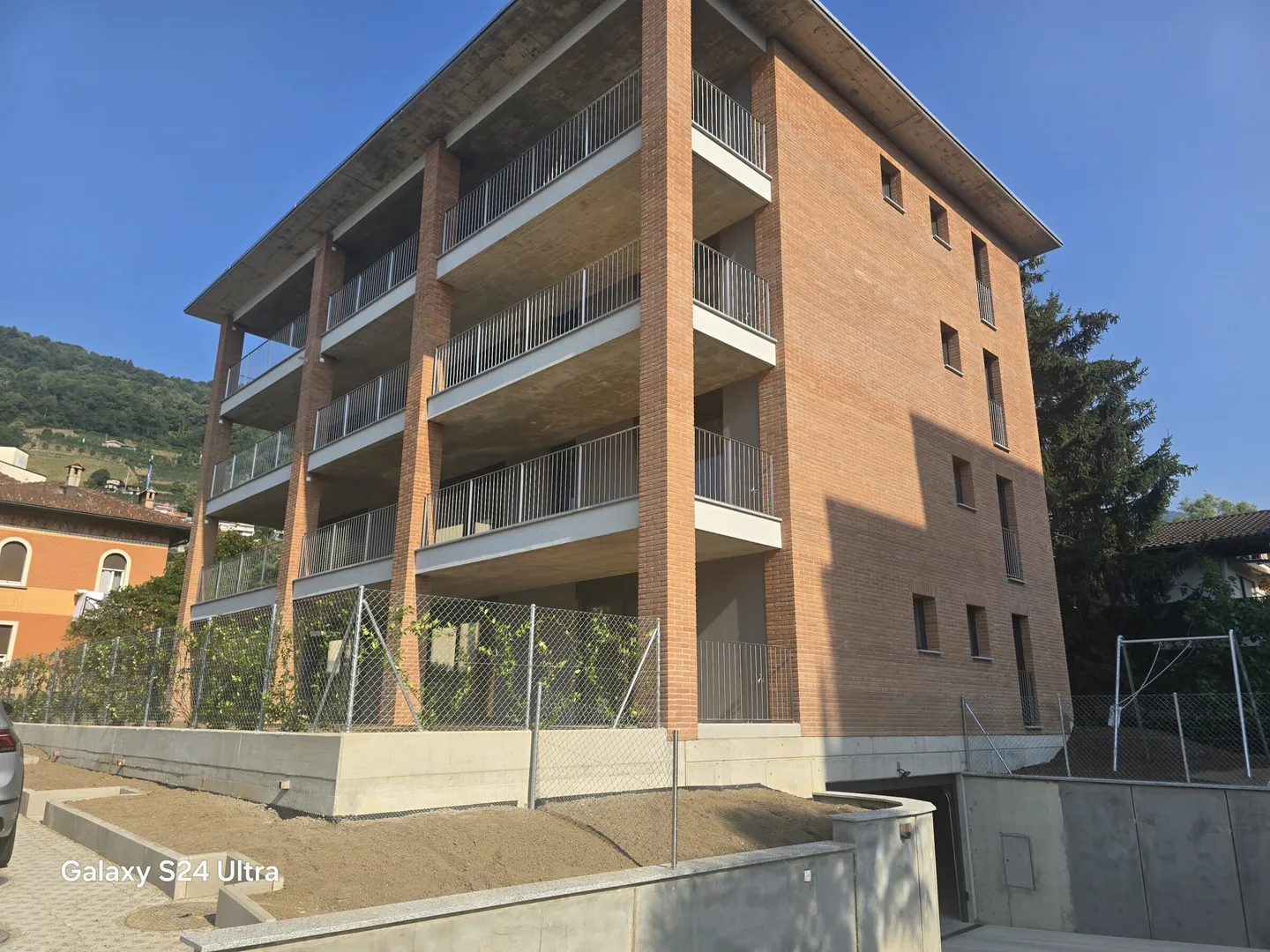 BELLISSIMO E NUOVO 3.5 LOCALI CON GRANDE TERRAZZA AD AGNO - Foto 9 di 9