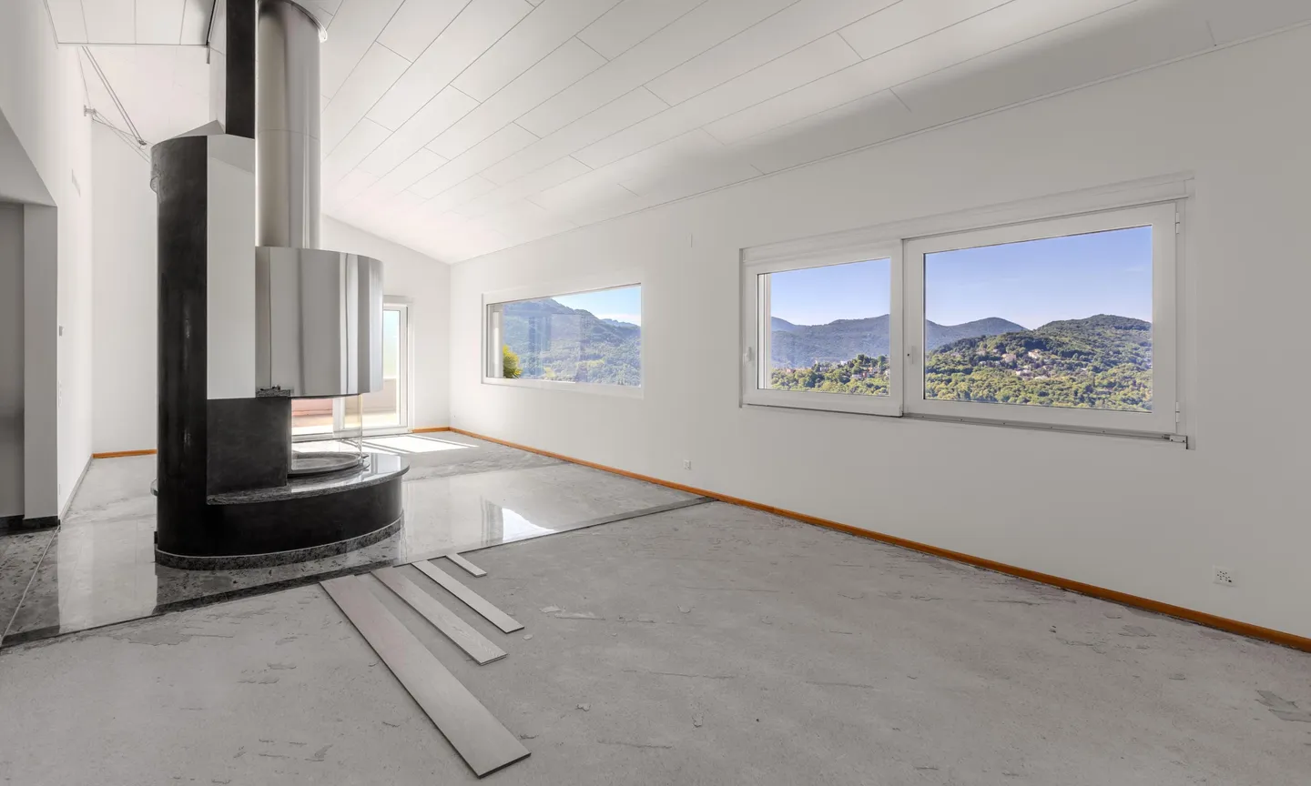 VILLA 5.5 LOCALI CON PISCINA E VISTA MOZZAFIATO A MUZZANO - Foto 2 di 12