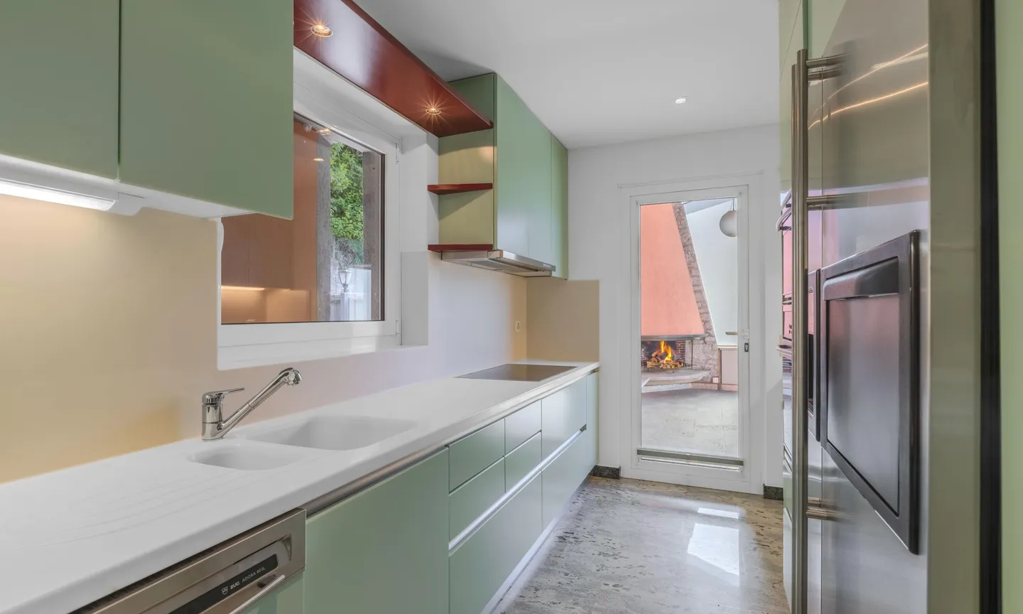 VILLA 5.5 LOCALI CON PISCINA E VISTA MOZZAFIATO A MUZZANO - Foto 3 di 12