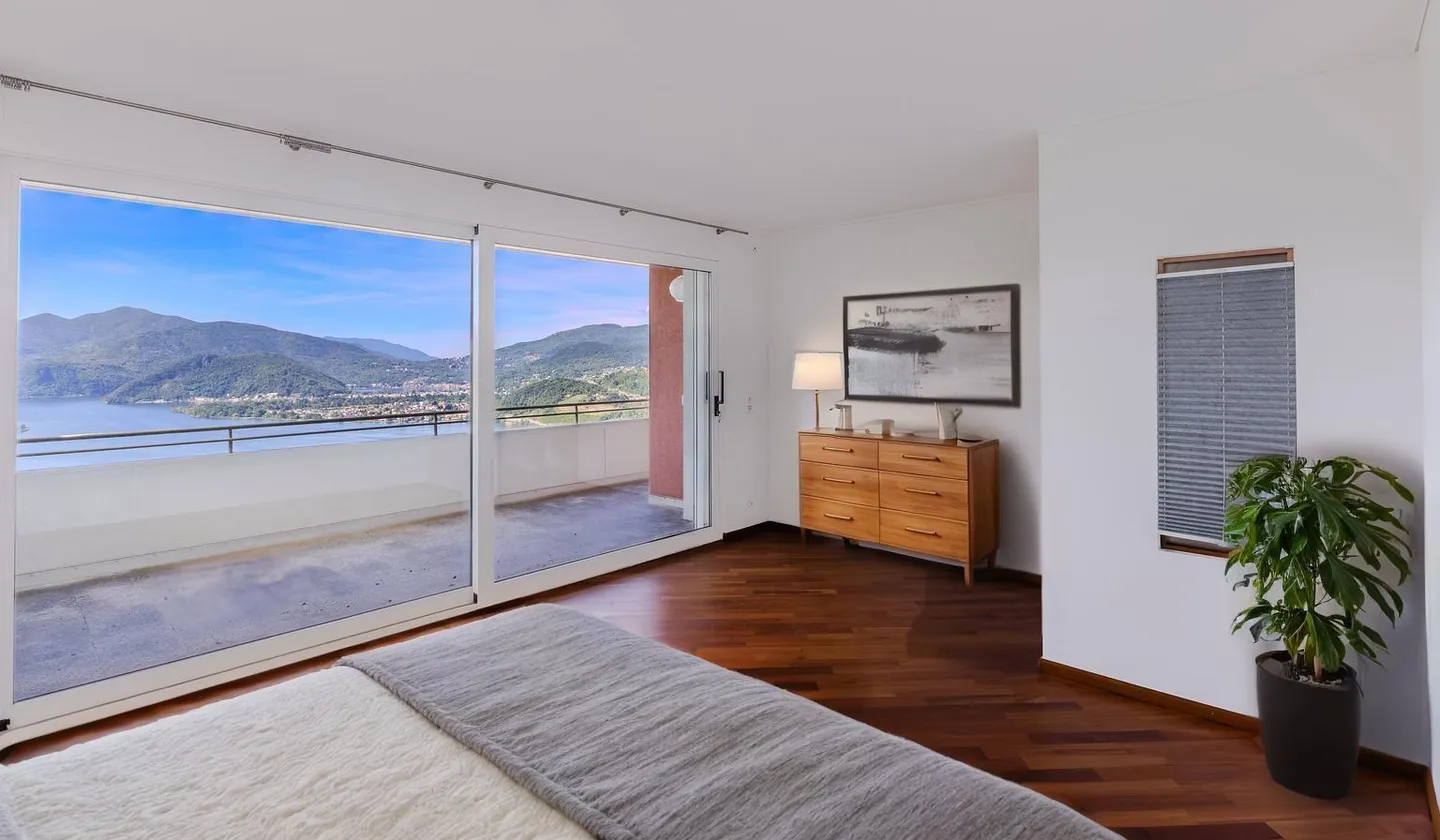 VILLA 5.5 LOCALI CON PISCINA E VISTA MOZZAFIATO A MUZZANO - Foto 8 di 12
