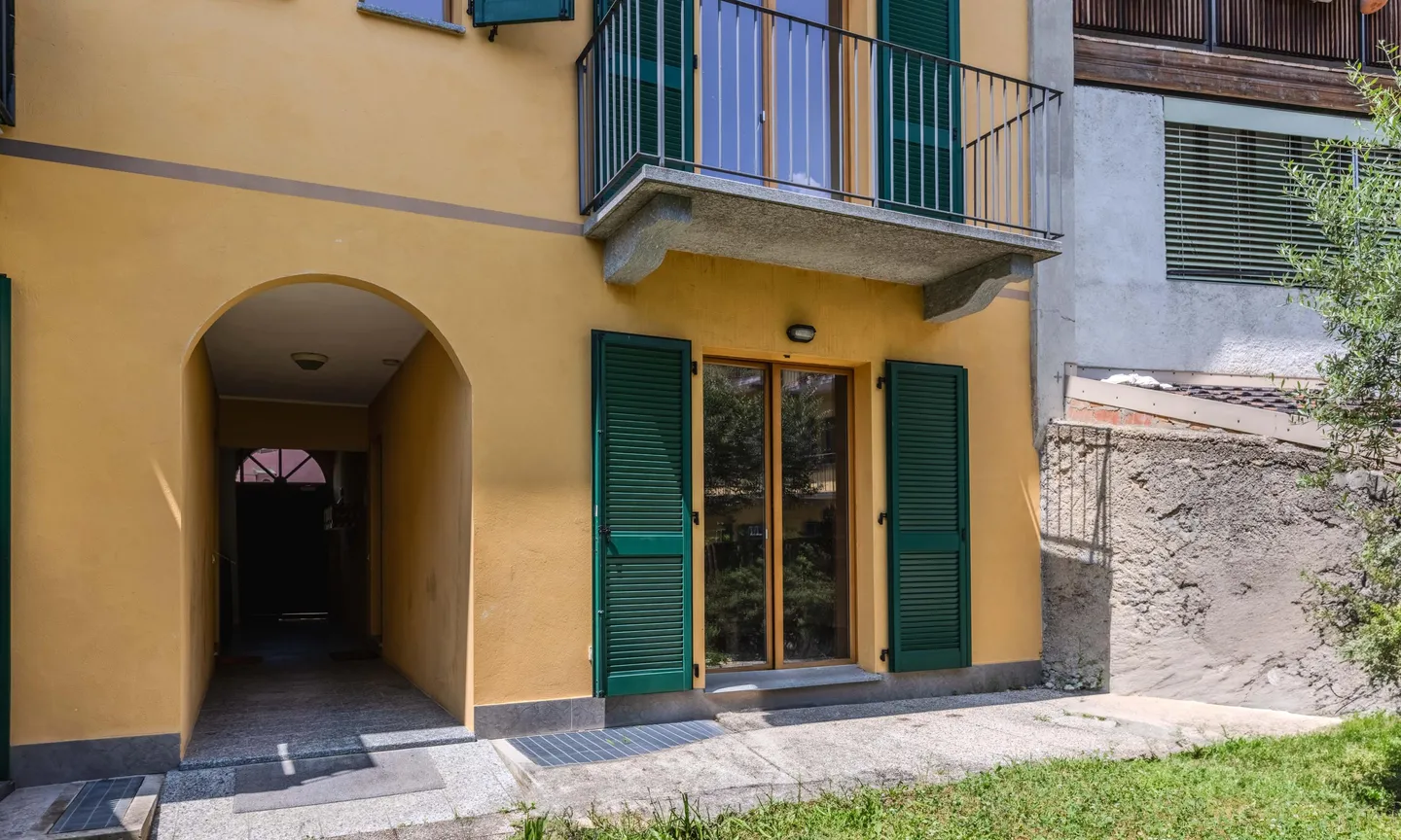 GERÄUMIGES DUPLEX MIT 3.5 ZIMMERN UND TERRASSE IN RANCATE - Foto 6 von 11